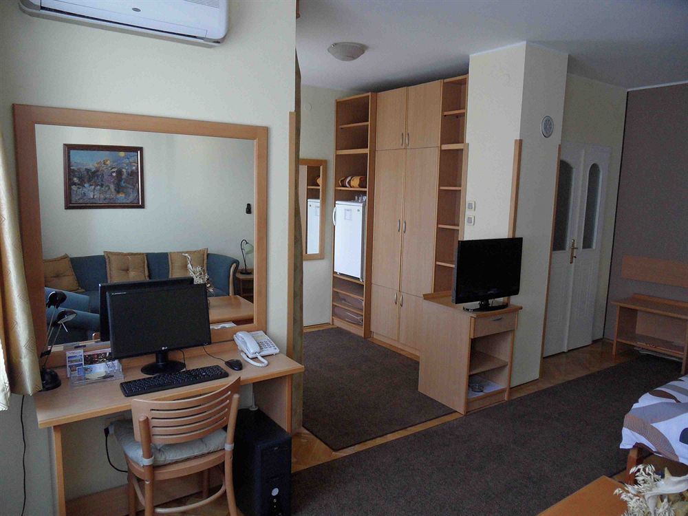 Voyager Bed & Breakfast Novi Sad Eksteriør billede